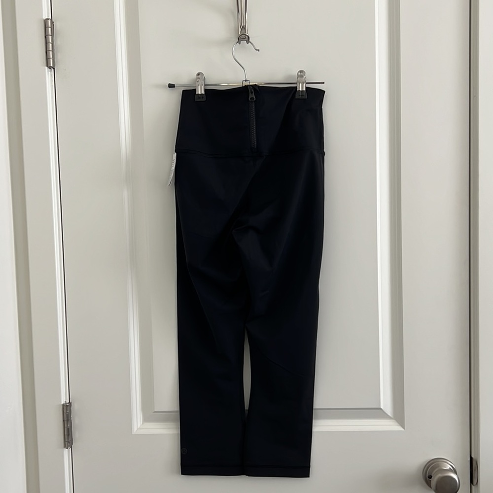* SOLD* Lululemon Run with the Waves Crop 21” - Picture 5 of 9